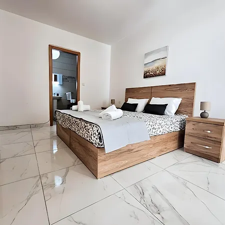 Palm 46 - Near The Promenade - Private Balcony * St. Paul's Bay
