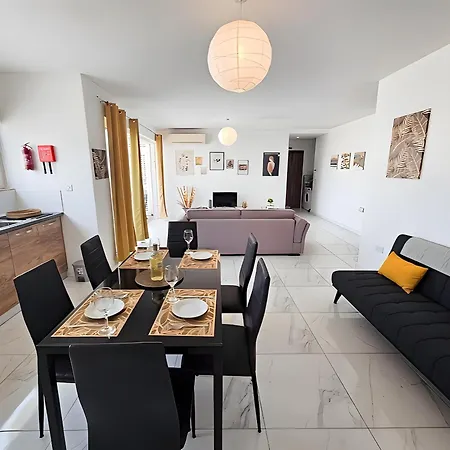 Apartment Palm 46 - Near The Promenade - Private Balcony *