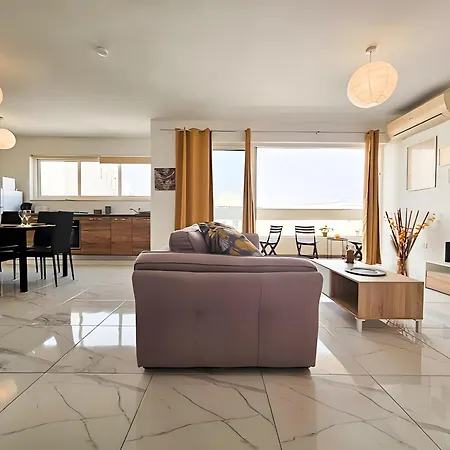 Apartment Palm 46 - Near The Promenade - Private Balcony St. Paul's Bay