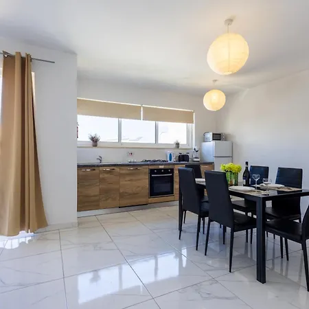 Palm 46 - Near The Promenade - Private Balcony By Quicktrips St. Paul's Bay