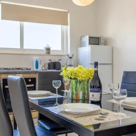 Palm 46 - Near The Promenade - Private Balcony By Quicktrips St. Paul's Bay